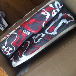 NIB Tom’s 6.5W Custom Shoes